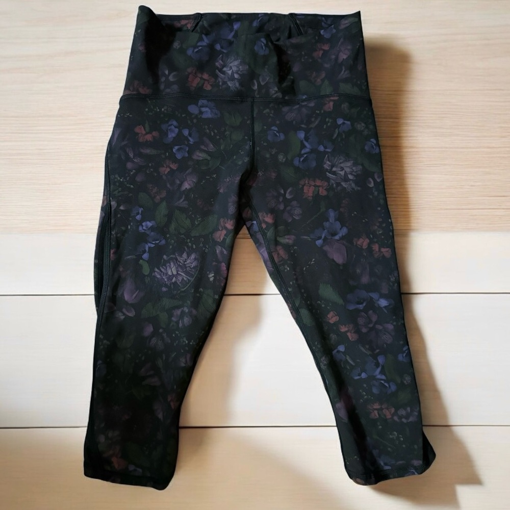 Lululemon Train Times Crop 17" Leggings in Frozen Flourish Multi/Black, Size 8